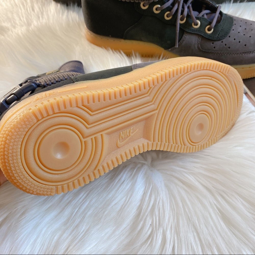 Nike SF Air Force 1 Premium Sneaker - Picture 5 of 12